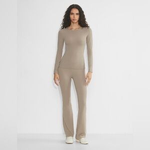 Aritzia Golden BUTTER Cheeky Hi-Rise Flare Legging